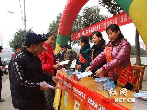資興舉辦法治宣傳咨詢活動，聚焦因私出入境中介服務(wù)規(guī)范